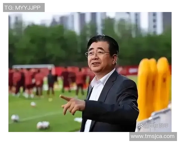 足球球星因伤被抬离赛场瞬间引发的比赛紧张局势与球迷反应分析